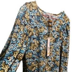 A DESIGN WOMEN TOP